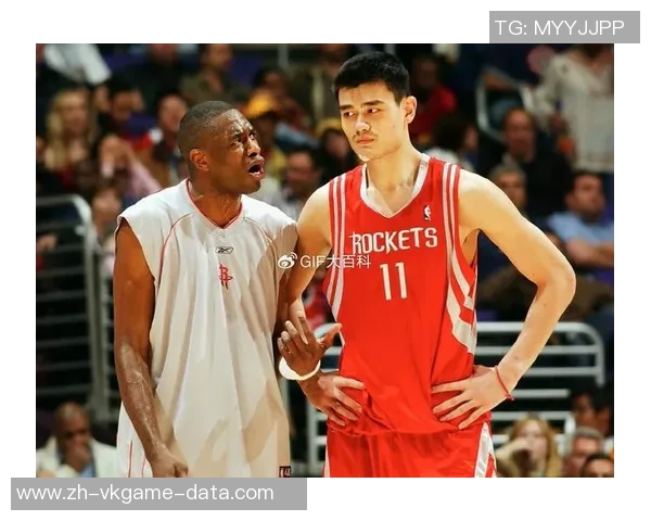 姚明首战CBA回顾：传奇巨星重返赛场的辉煌时刻与感人瞬间